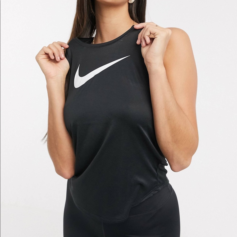 Women’s Nike Swoosh Run Running Tank Top, Small NWT